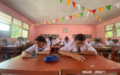 SMP Negeri 19 Ambon melakukan Penilaian Akhir Semester Berbasis Android